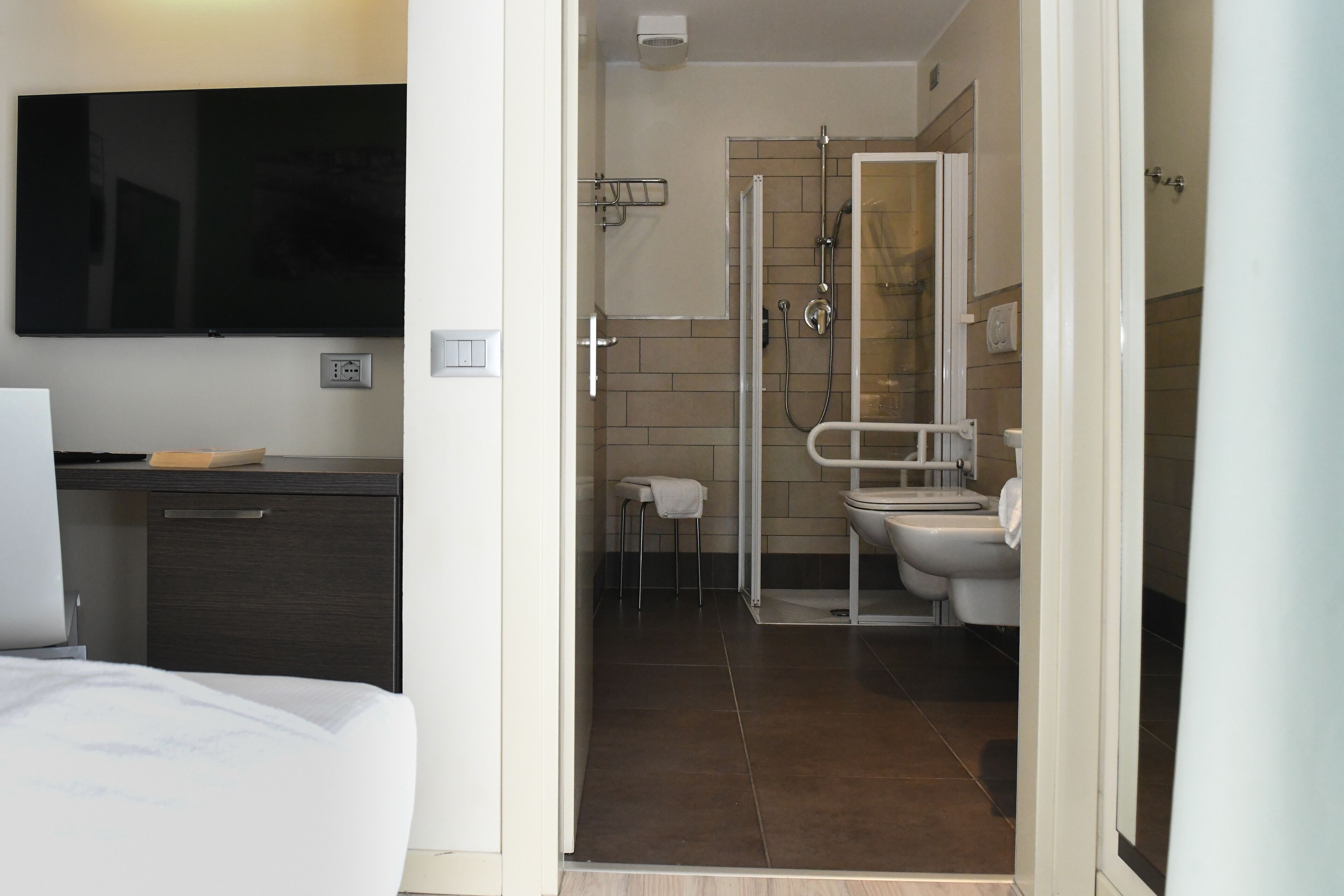 single room (no beach access included) | bathroom | shower, hair dryer, bidet, towels