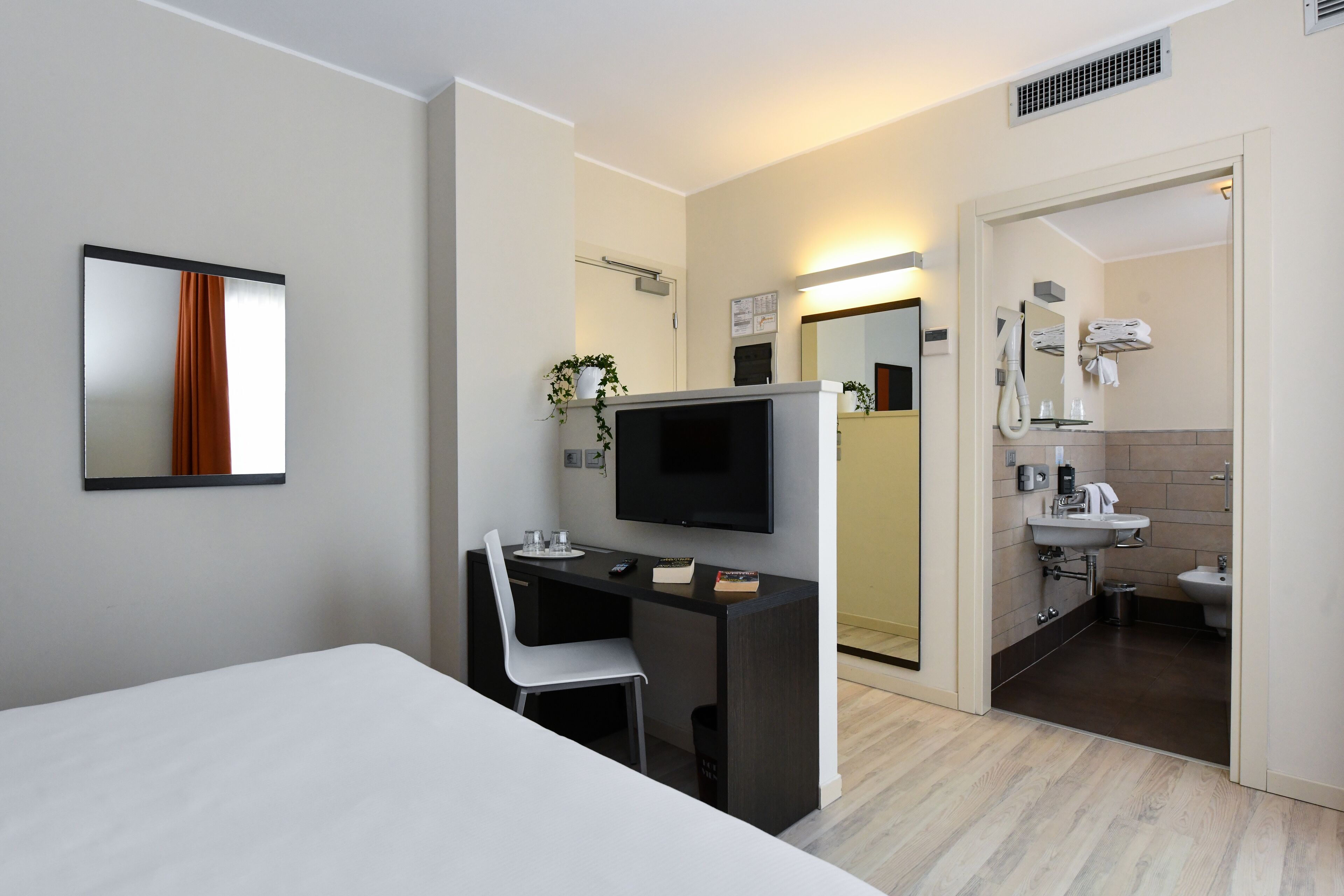 double room, balcony | minibar, in-room safe, desk, blackout curtains