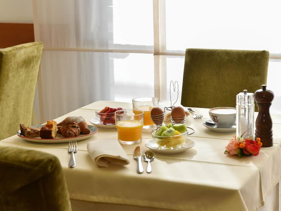 Free daily continental breakfast