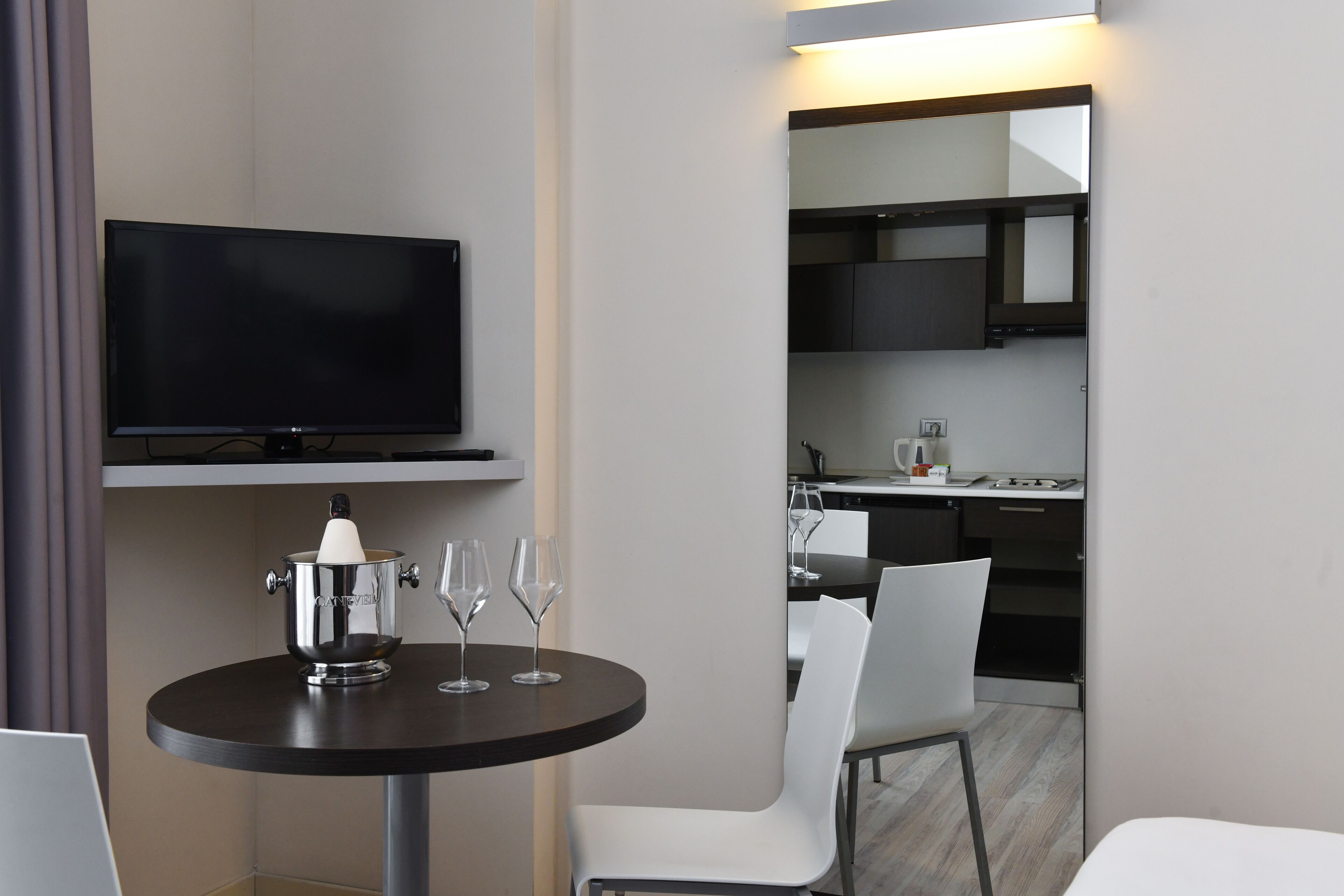 studio (no beach access included) | minibar, in-room safe, desk, blackout curtains