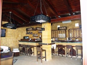 Bar (on property) - Palazzo Loupassi Boutique Villas (Platanias)