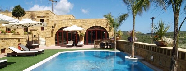 Outdoor pool, pool loungers