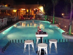 Outdoor pool, pool loungers - Palazzo Loupassi Boutique Villas (Platanias)