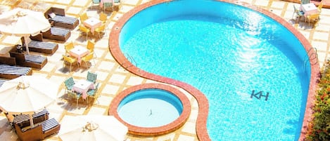 Outdoor pool, pool loungers