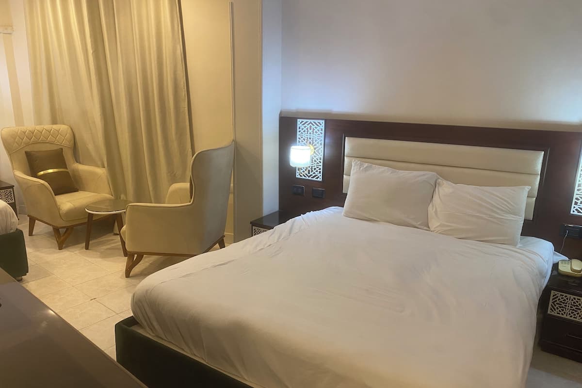 Suite | Biancheria da letto di alta qualità, minibar, tende oscuranti