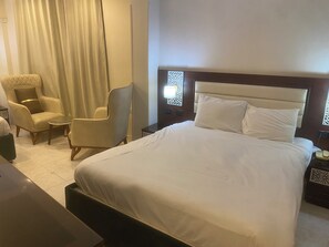 Ropa de cama de alta calidad, minibar, cortinas blackout y wifi gratis 