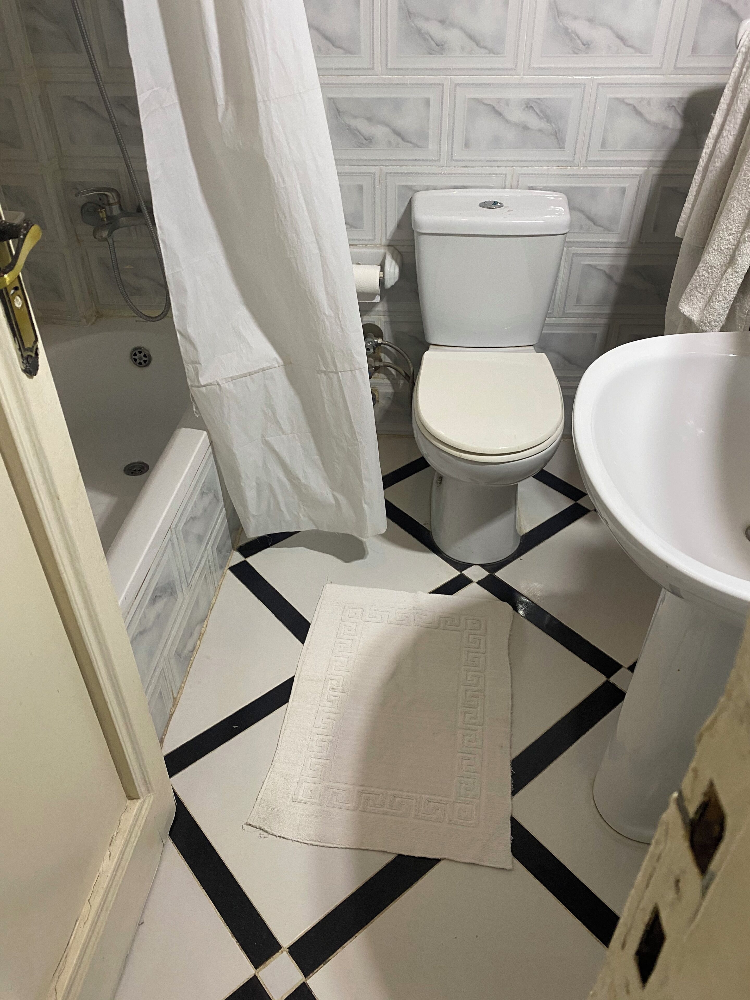 suite | bathroom | combined shower/bathtub, hair dryer, towels