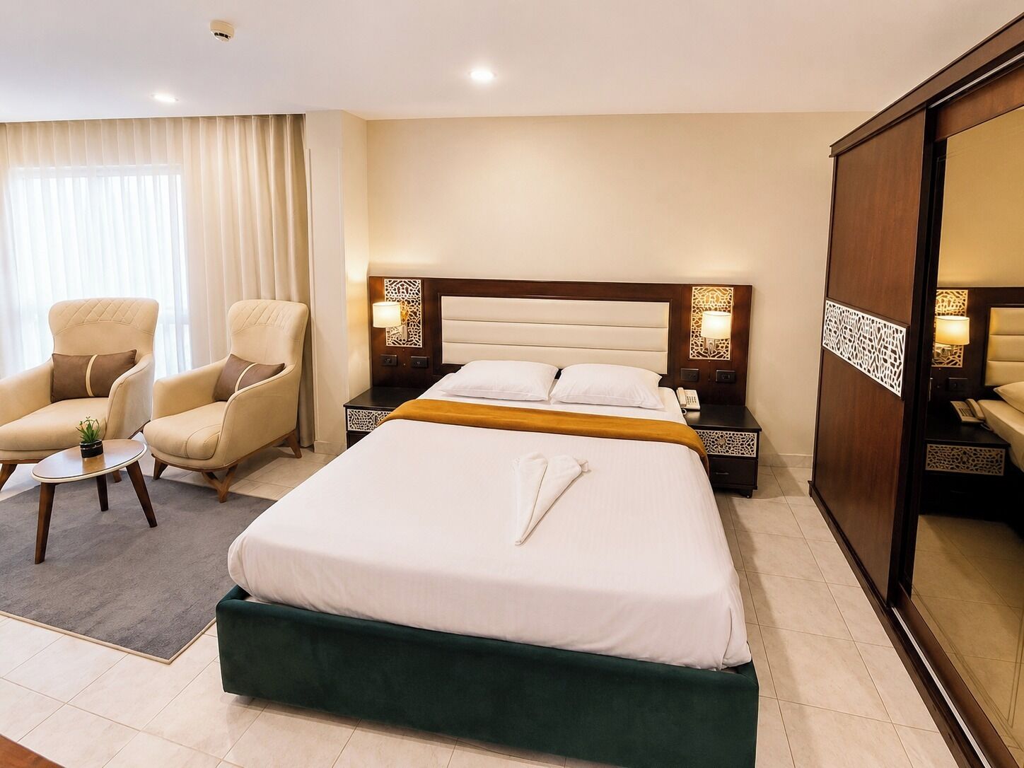 Premium bedding, minibar, blackout curtains, free WiFi