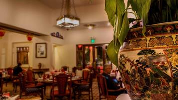 Breakfast, lunch, dinner served; local and international cuisine