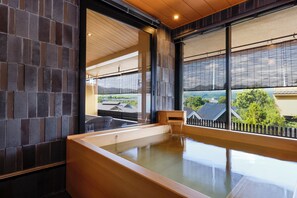 Habitación ejecutiva, para no fumadores | Baño | Regadera, amenidades de baño gratuitas, secadora de cabello, pantuflas