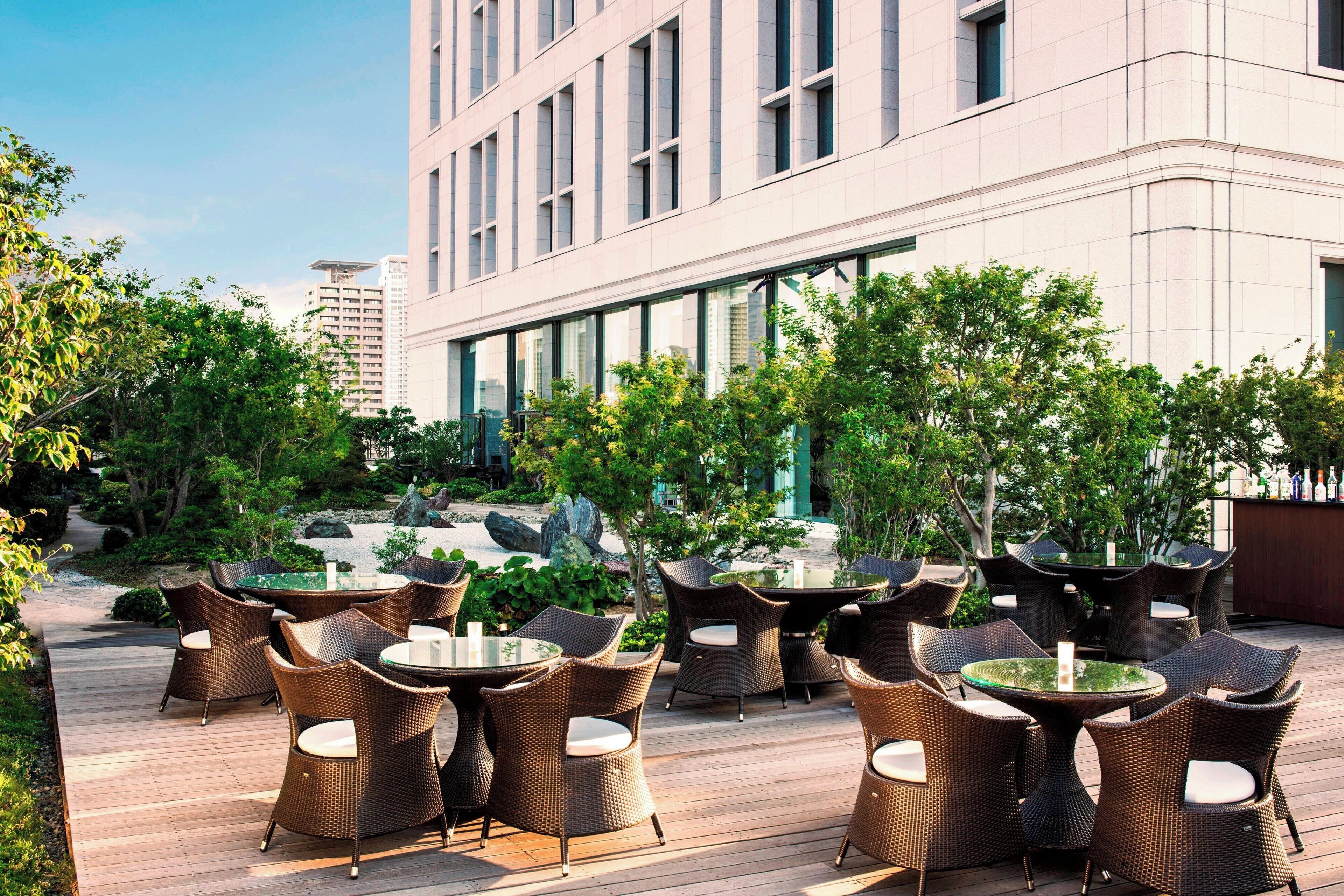 3 restaurants, breakfast, lunch, dinner served; french cuisine