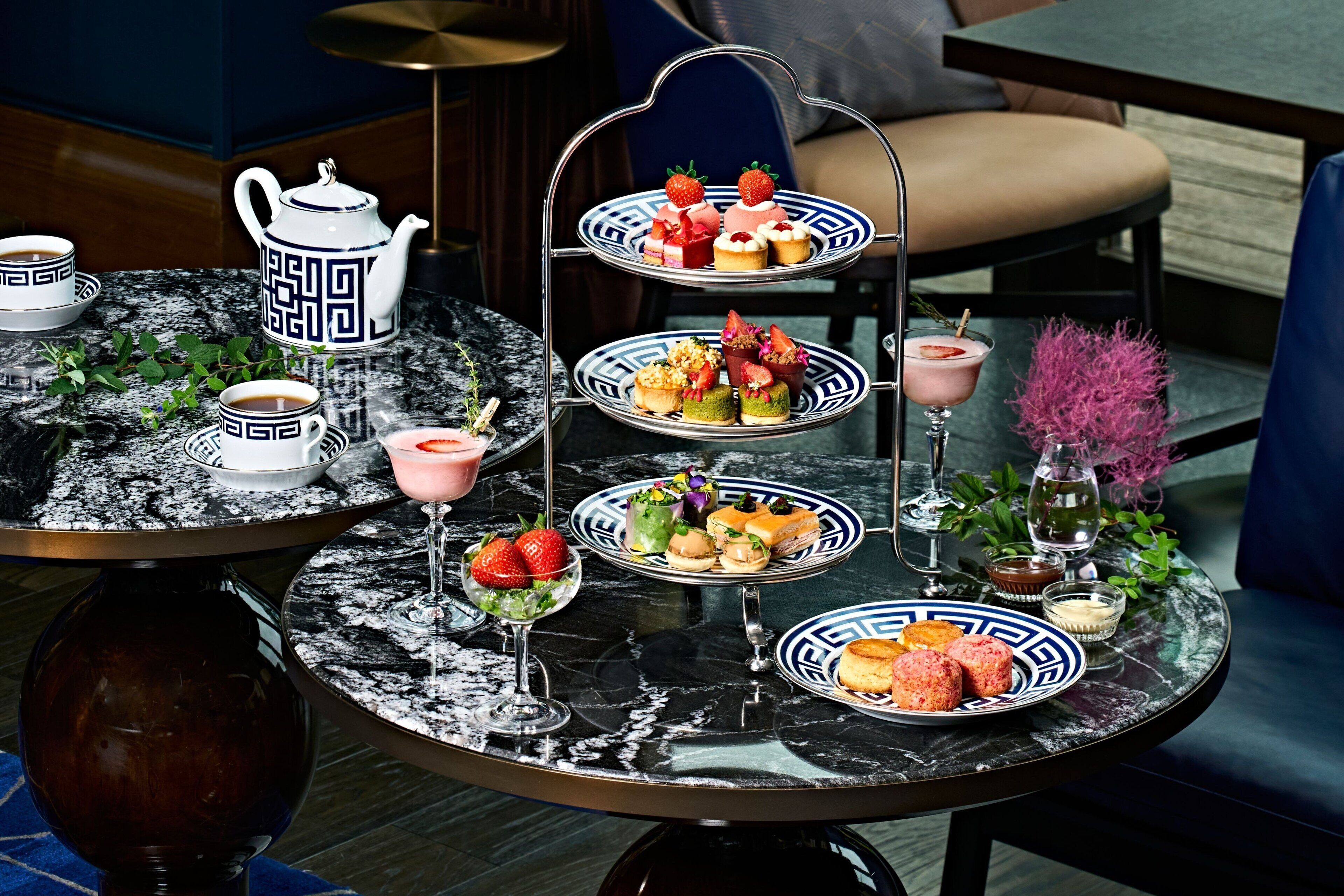 3 restaurants, breakfast, lunch, dinner served; french cuisine