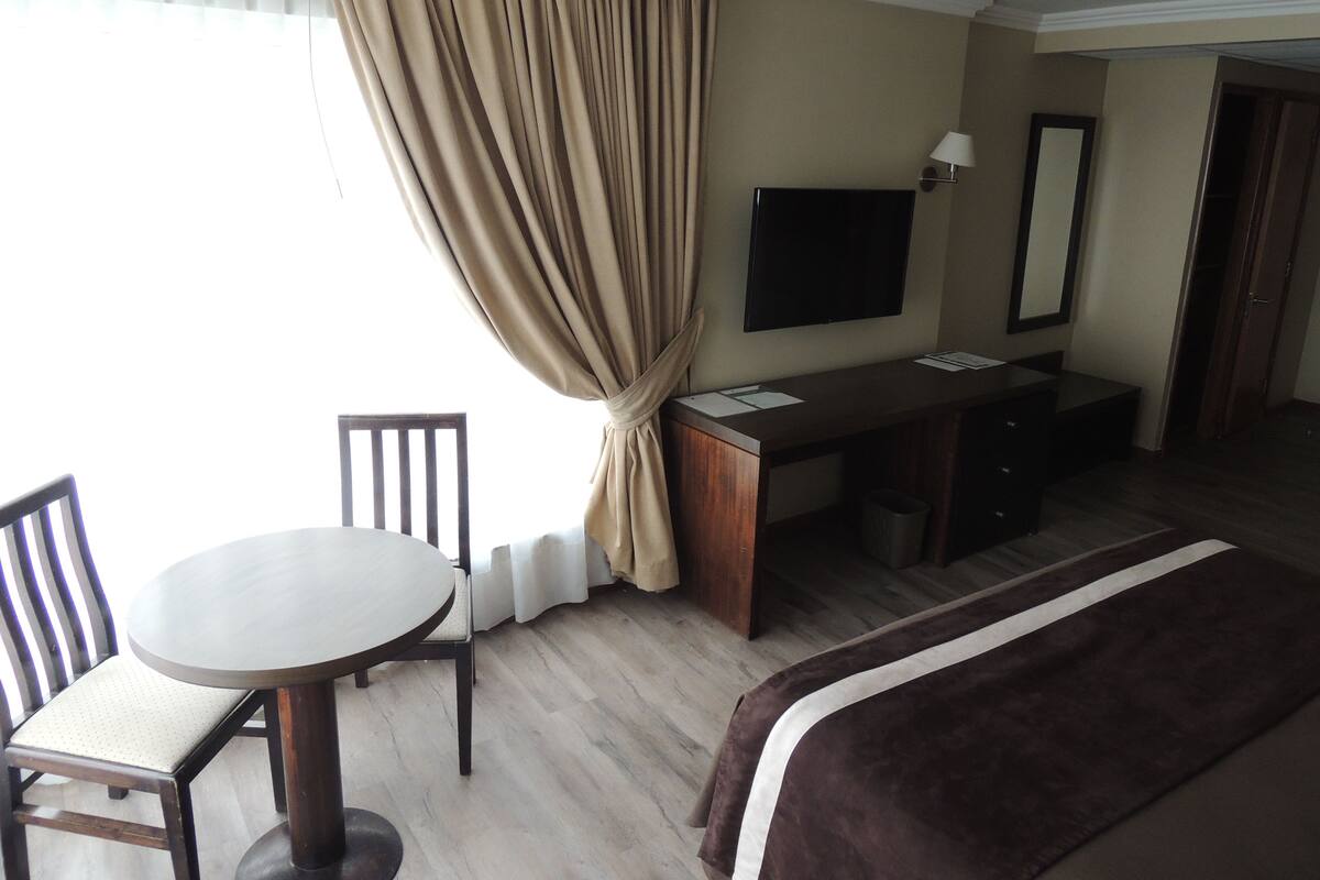 Room, Ocean View | Minibar, in-room safe, desk, blackout curtains