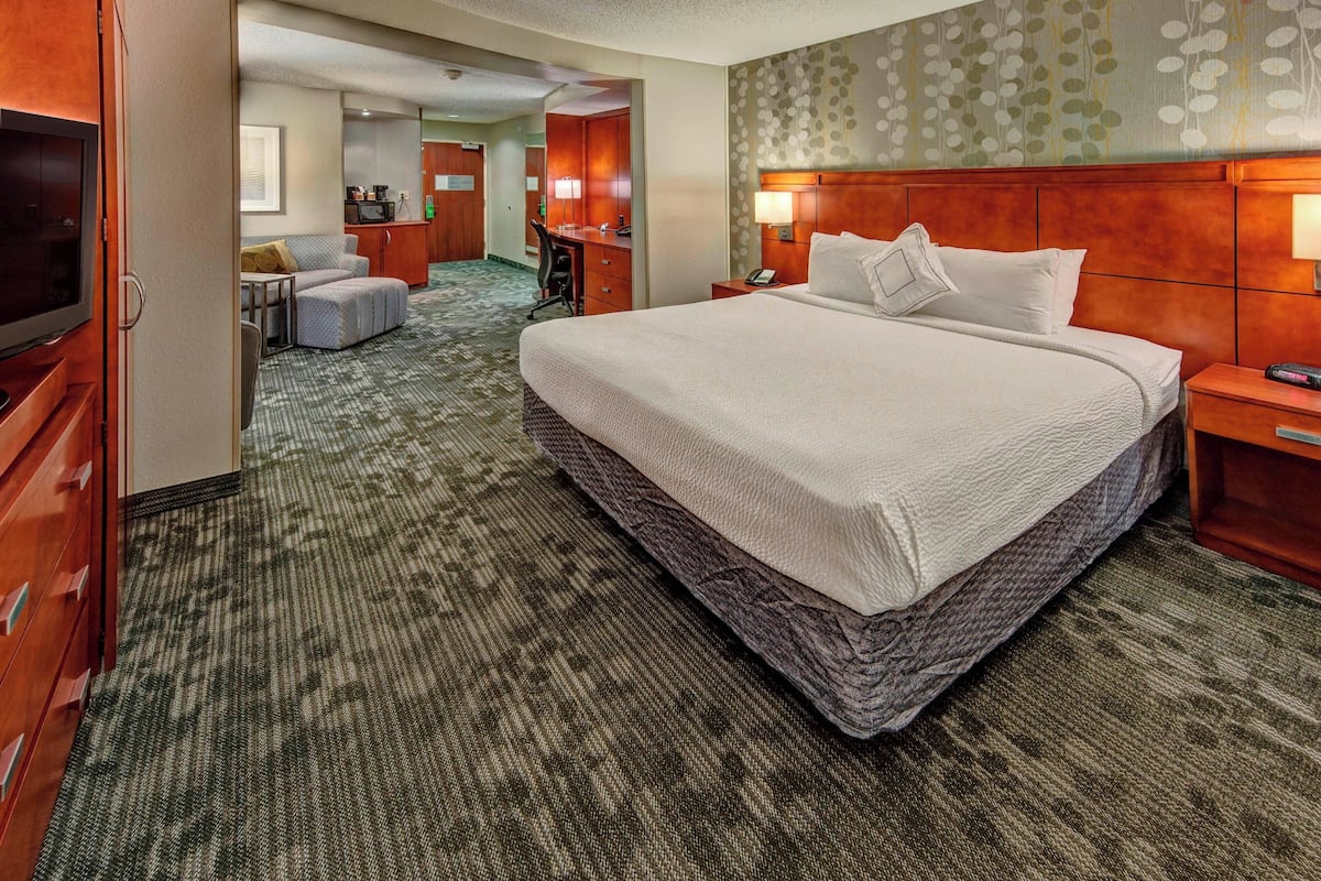 In-room safe, desk, iron/ironing board, free cribs/infant beds