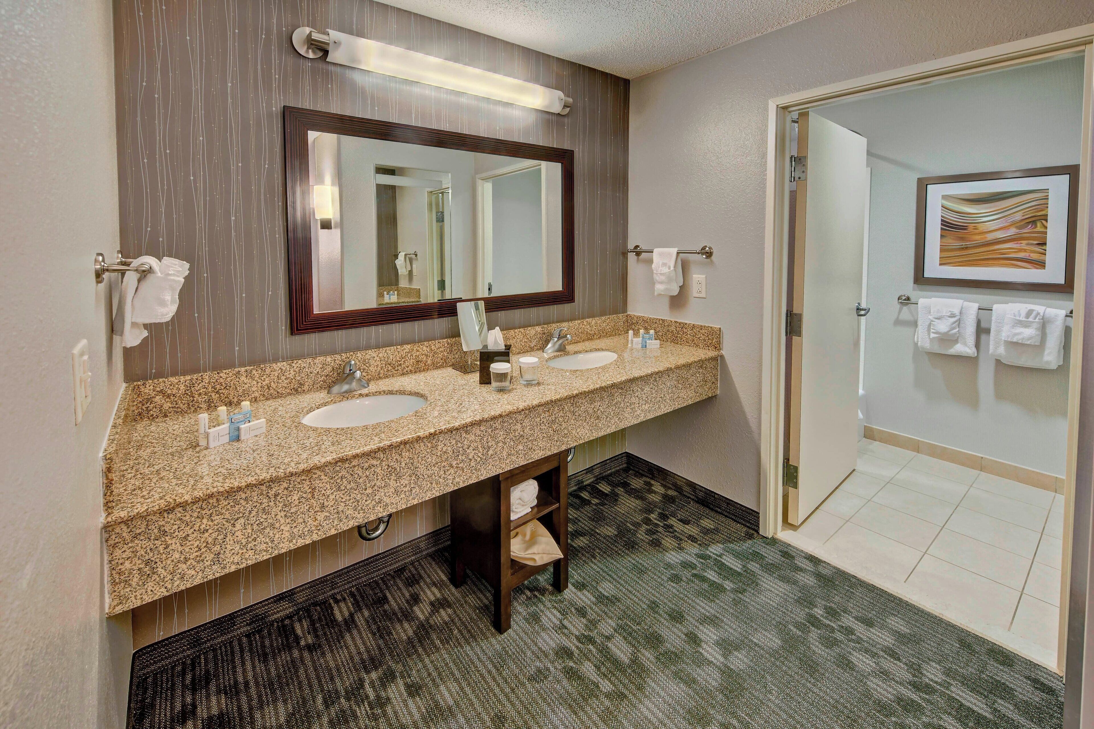 suite, 1 bedroom | bathroom | combined shower/bathtub, free toiletries, hair dryer, towels