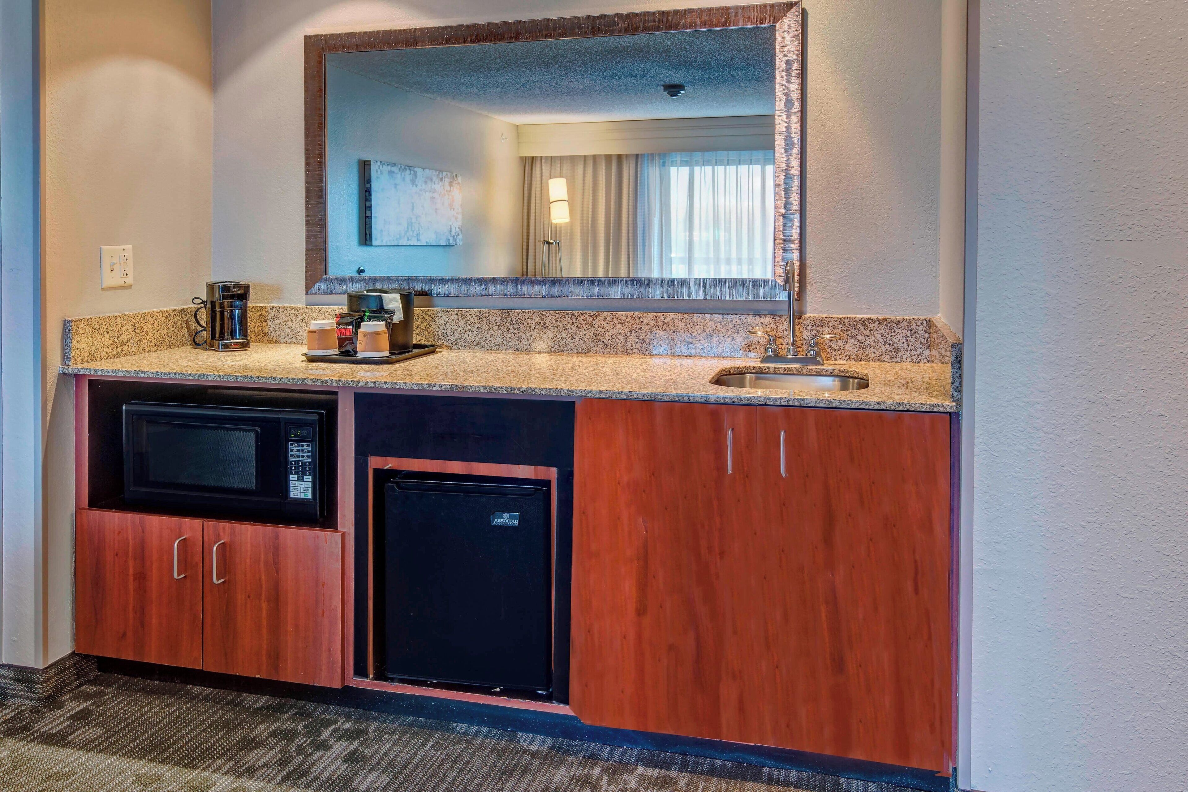 suite, 1 bedroom | private kitchen | fridge, microwave, coffee/tea maker