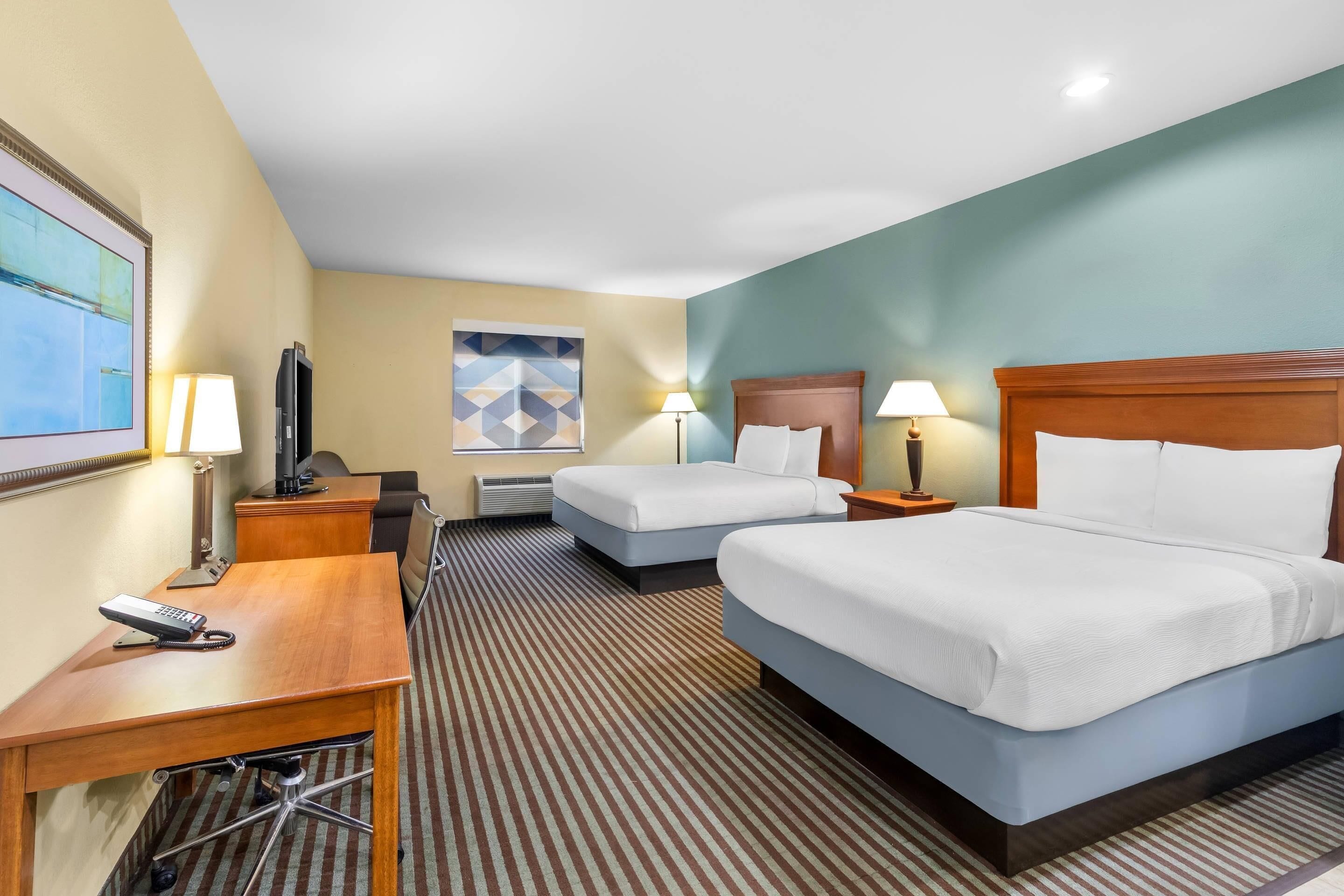 Caja de seguridad en la habitación y escritorio 