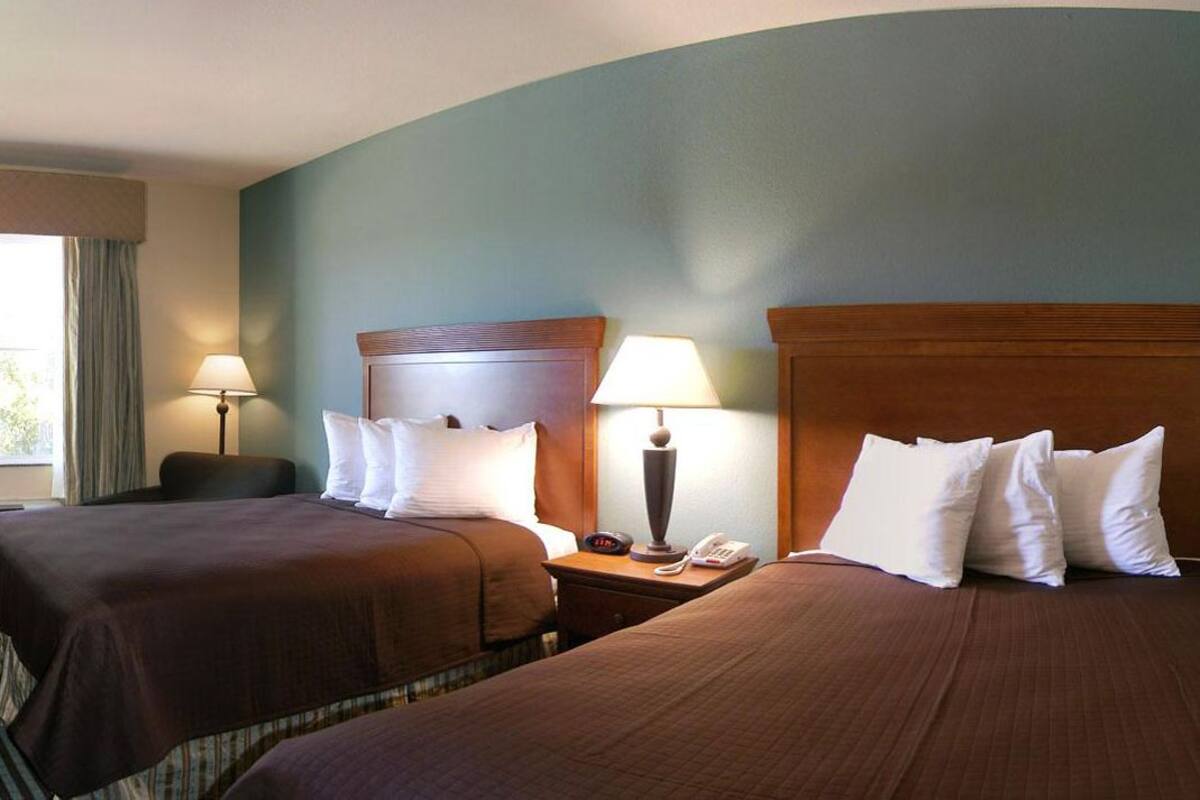 In-room safe, desk, iron/ironing board, free WiFi