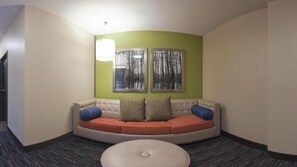Suite, 2 queensize-senger | Oppholdsrom | En 32-tommers TV med Parabol-TV
