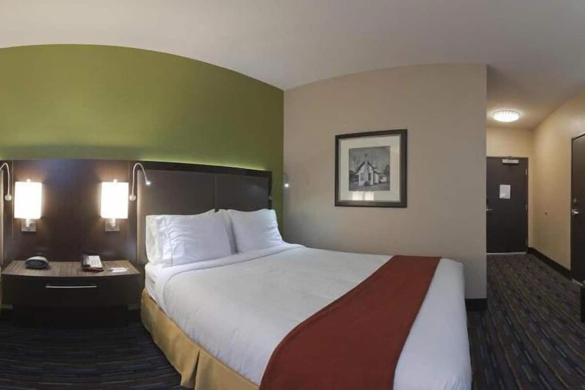 standard room, 2 queen beds | 1 bedroom, hypo-allergenic bedding, desk, iron/ironing board