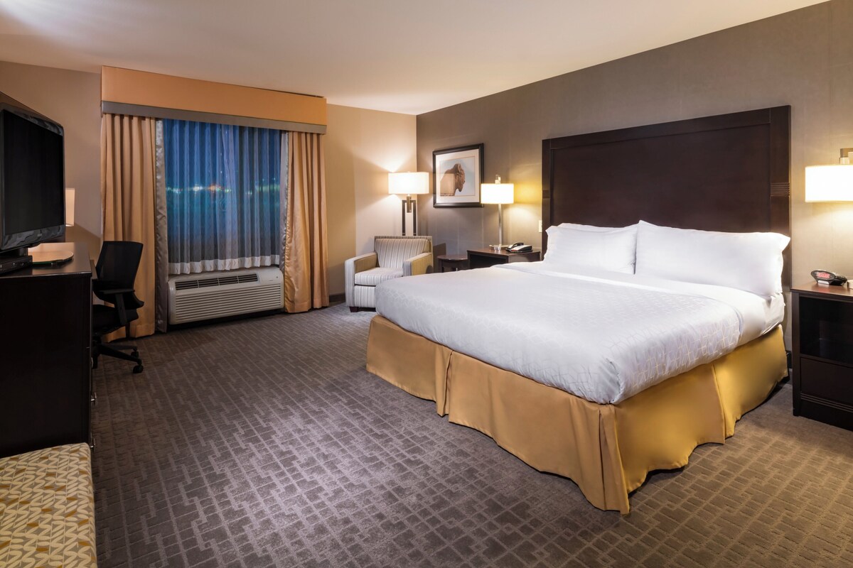 In-room safe, desk, iron/ironing board, WiFi (free)