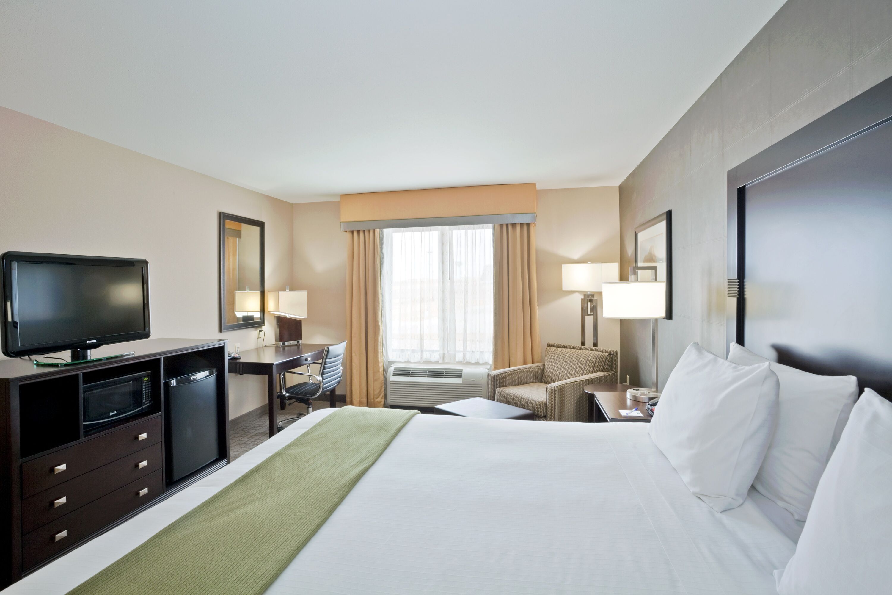 in-room safe, desk, iron/ironing board, free wifi