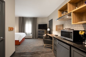 스튜디오 스위트, 퀸사이즈침대 1개, 장애인 지원 욕조 (Communications) | 객실 내 금고, 책상, 다리미/다리미판, 무료 WiFi