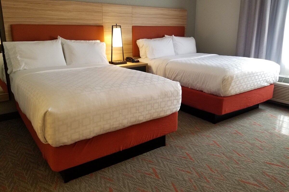 In-room safe, desk, iron/ironing board, WiFi (free)
