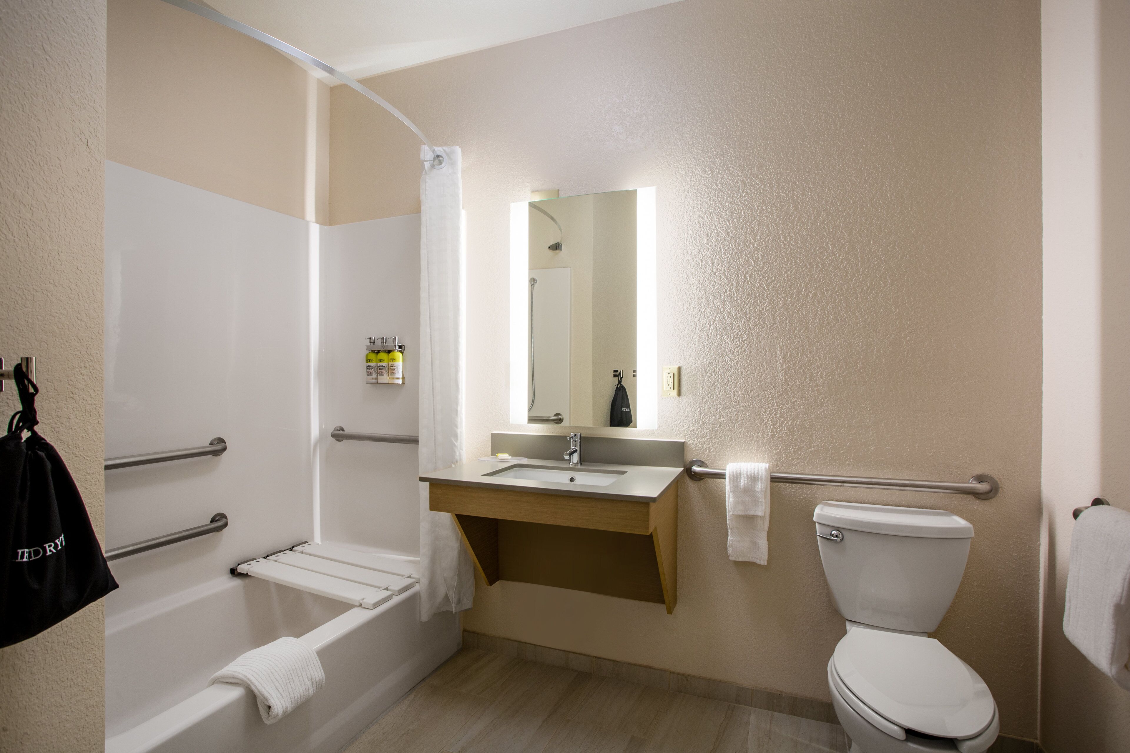 studio suite, 1 queen bed, accessible (hearing, accessible tub) | bathroom | towels