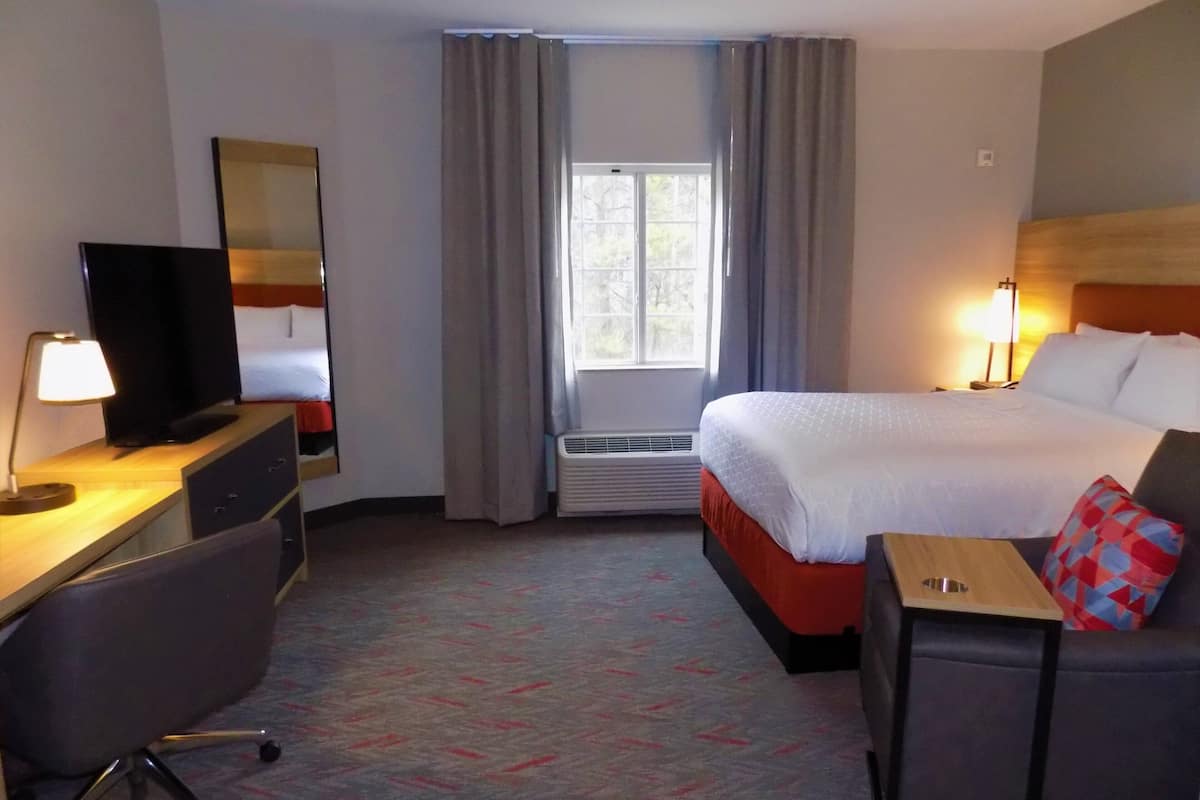 In-room safe, desk, iron/ironing board, free WiFi