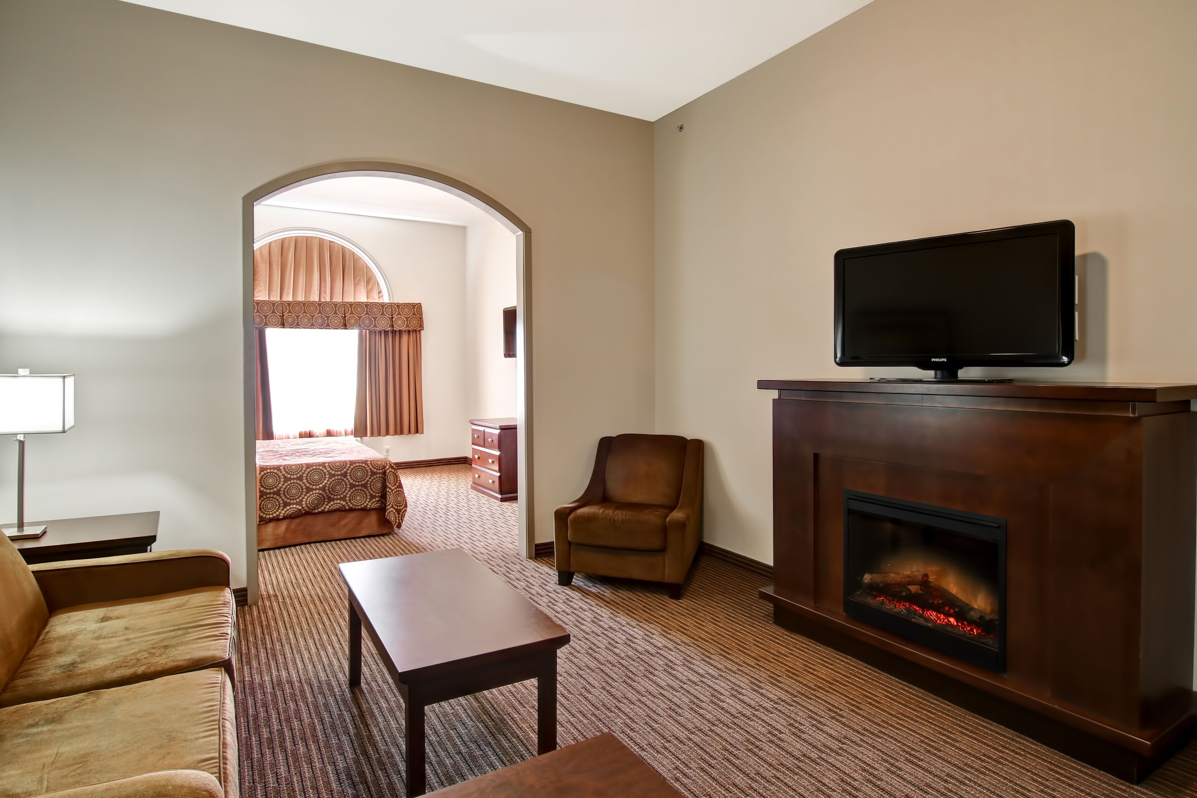 deluxe room, 1 king bed (king with pullout sofa) | hypo-allergenic bedding, desk, laptop workspace, iron/ironing board