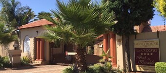 Le Cozmo Guest House