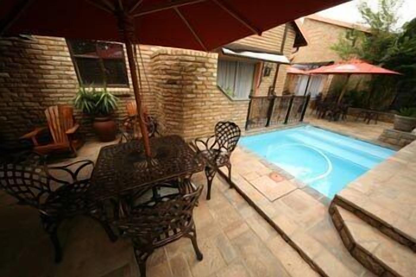 Outdoor pool, open 8 AM to 8 PM, pool loungers