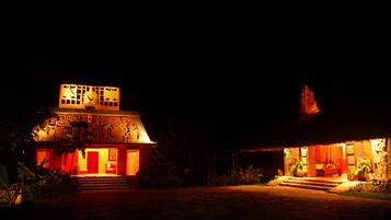 Façade de l’hébergement - soirée/nuit