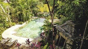 2 outdoor pools, pool loungers - Boutique Hotel Quinta Chanabnal (Palenque)