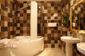 Premium bedding, minibar, in-room safe, desk - Landhaus Hotel (Brovary)