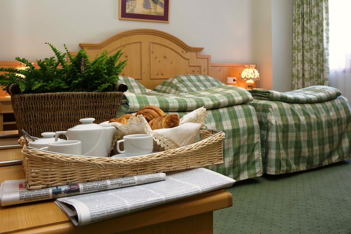 Standard Room | Premium bedding, minibar, in-room safe, desk