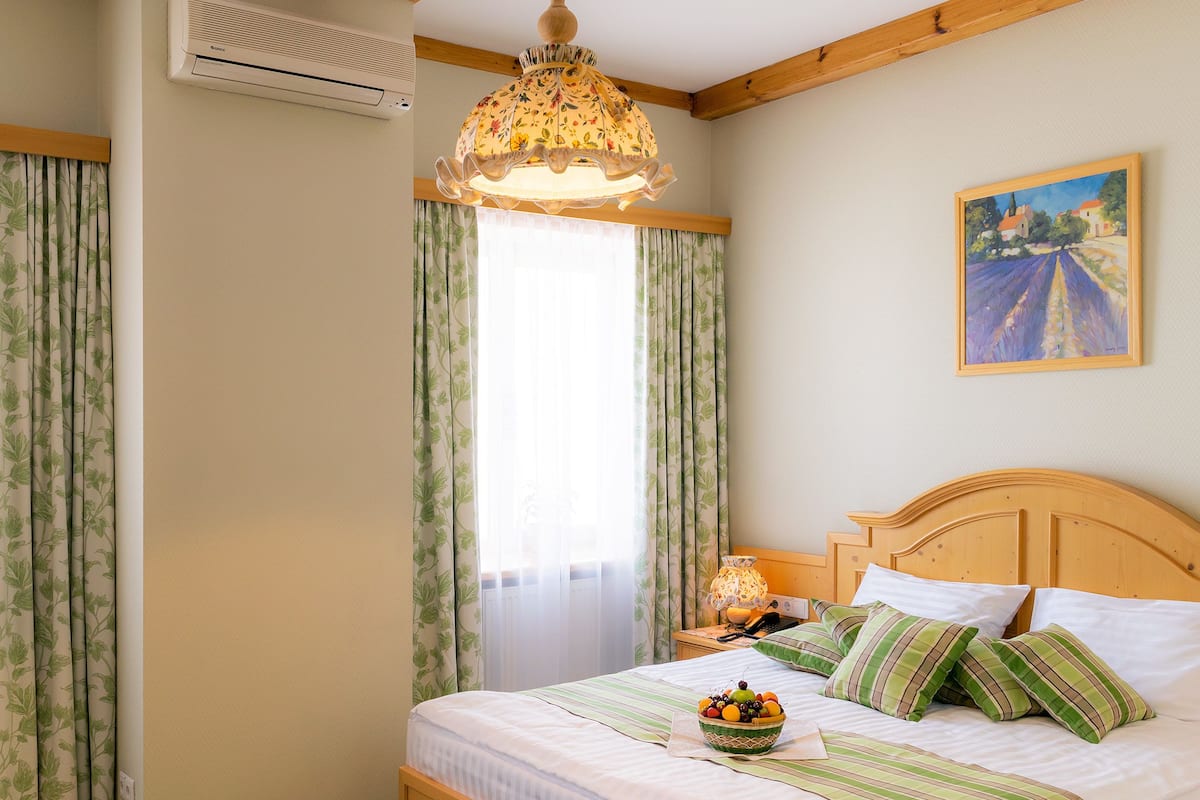 Superior Double Room, 1 Queen Bed | Premium bedding, minibar, in-room safe, desk