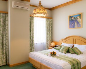 ห้องซูพีเรียดับเบิล, เตียงควีนไซส์ 1 เตียง | เครื่องนอนระดับพรีเมียม, มินิบาร์, ตู้นิรภัยในห้องพัก, โต๊ะทำงาน