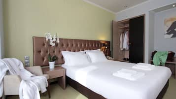 Superior Double Room, Non Smoking, City View | Bathroom | Shower, free toiletries, hair dryer, slippers