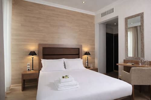 Egyptian cotton sheets, premium bedding, in-room safe