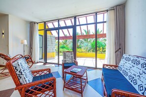 高級套房, 花園景 | 客廳 | 32 吋平面電視連衛星電視頻道、電視、足球機