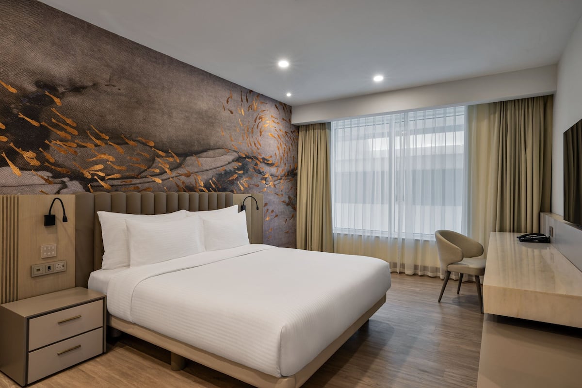 Suite, 2 Bedrooms | Premium bedding, down comforters, Select Comfort beds, in-room safe