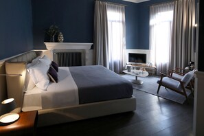 Double Room, City View | Minibar, desk, iron/ironing board, free cribs/infant beds - Hotel Belludi 37 (Padova)
