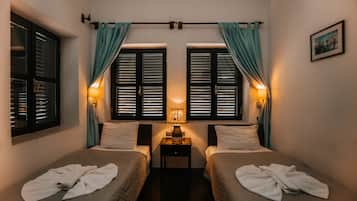 Roupas de cama premium, escrivaninha, quartos à prova de som