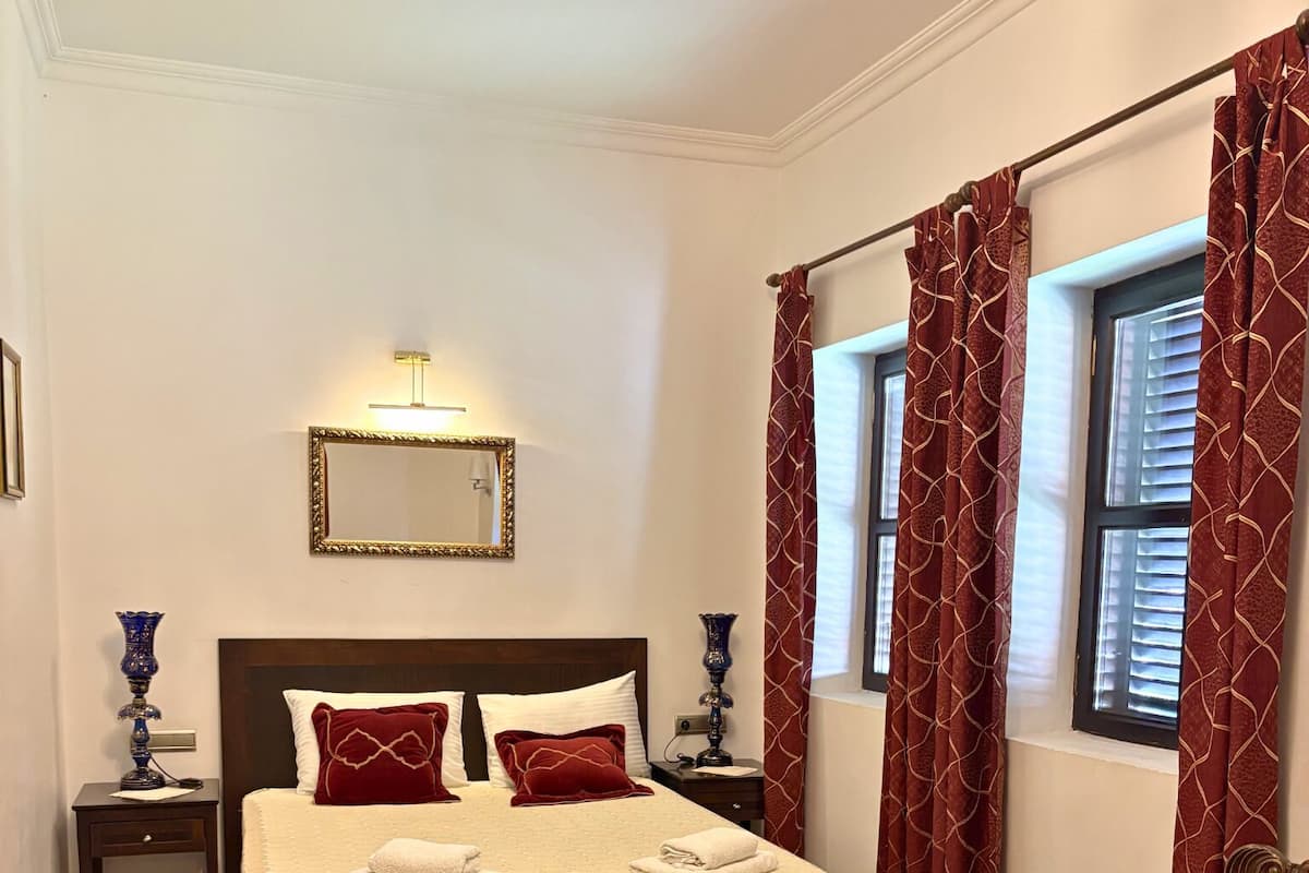 Classic Double Room | Premium bedding, desk, soundproofing, free WiFi