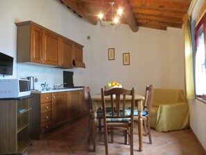 Condo | Private kitchen | Fridge, stovetop, dishwasher, electric kettle - Borgo Sicelle (Castellina in Chianti)
