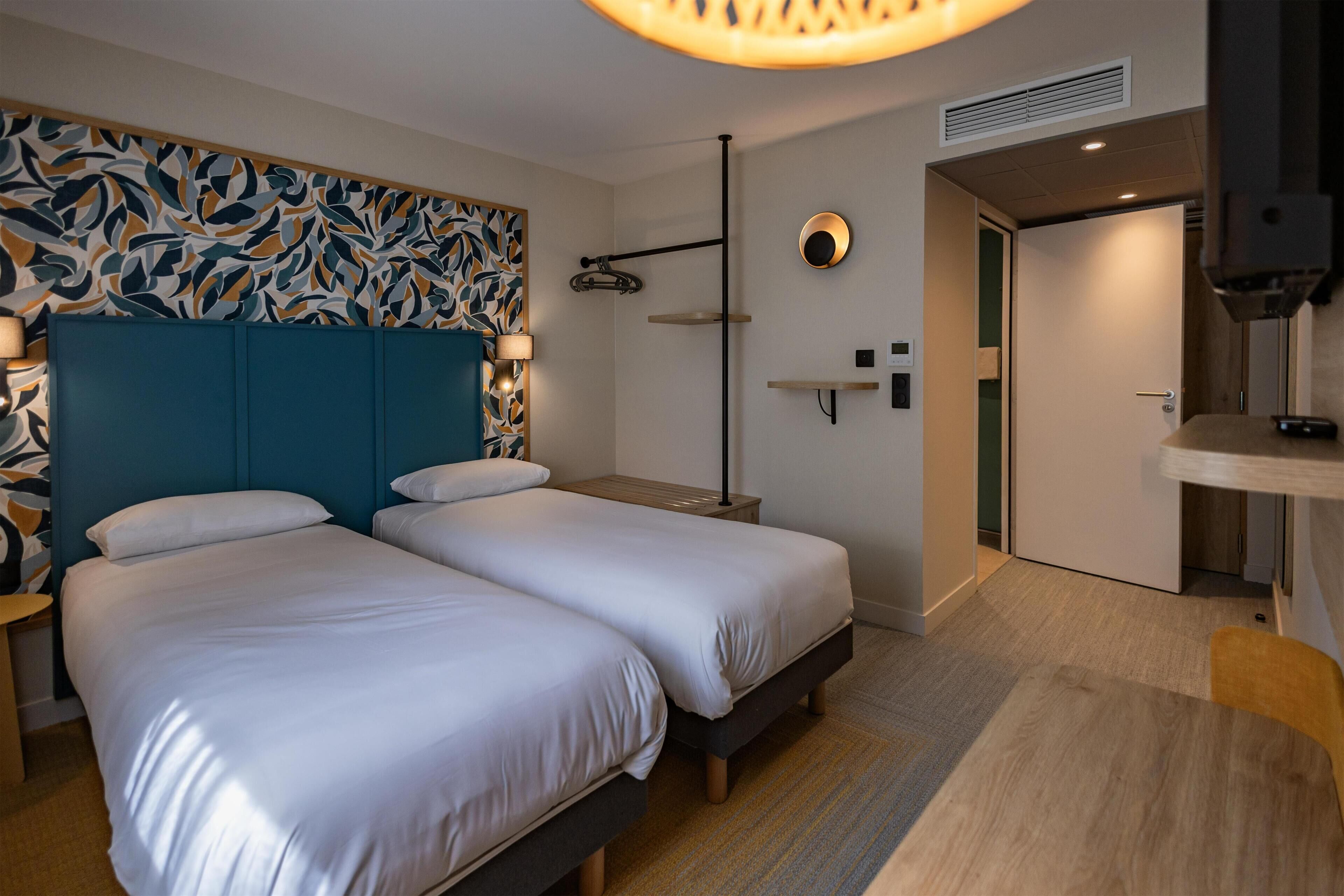Superior kamer, 2 eenpersoonsbedden, niet-roken | Select Comfort-bedden, een bureau, een laptopwerkplek