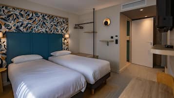 Superior kamer, 2 eenpersoonsbedden, niet-roken | Select Comfort-bedden, een bureau, een laptopwerkplek