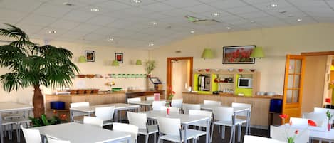 Päivittäinen buffetaamiainen maksusta